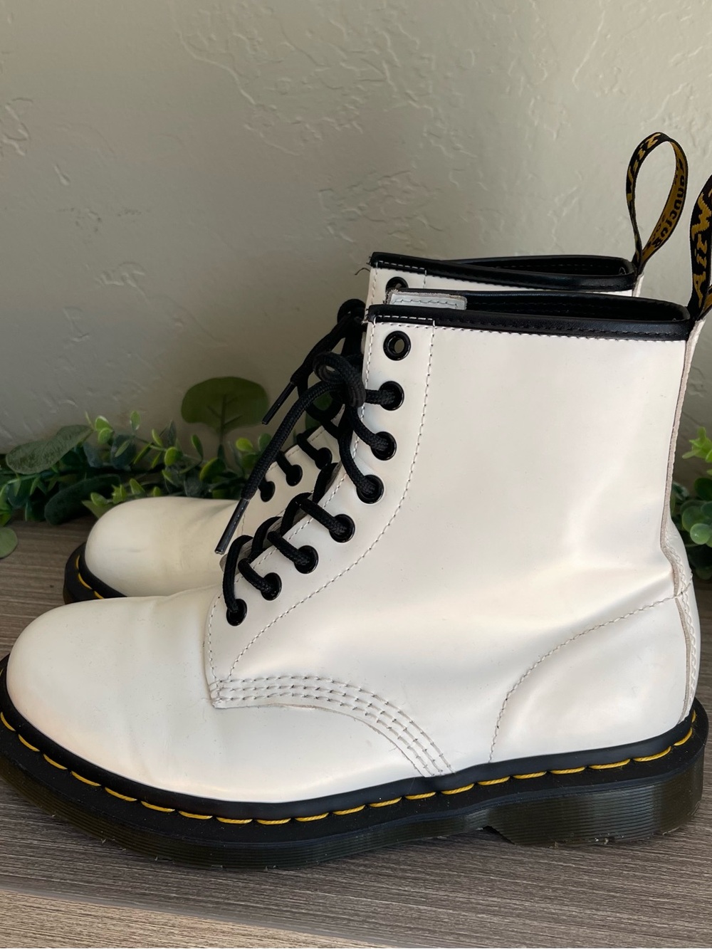 Dr. Martens 1460 White Patent Smooth Leather Boots Womens 7 Lace Up Combat